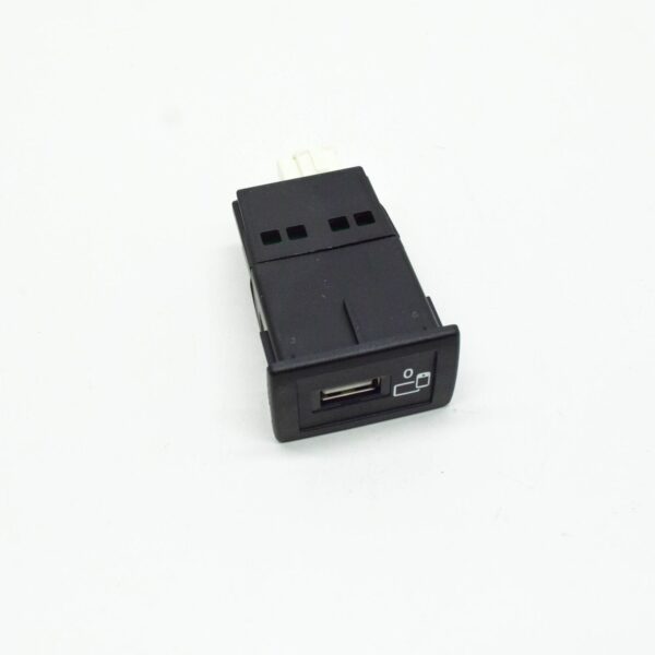 A2138203200 - MERCEDES-BENZ E W213 USB Port Connecting Unit A2138203200 ORIGINAL