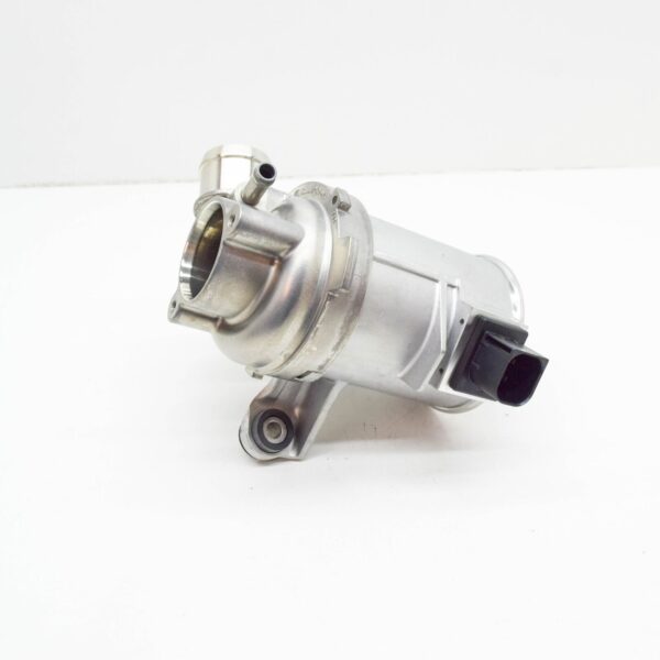 A2742002700 - NEW MERCEDES-BENZ C W205 COOLANT PUMP A2742002700 ORIGINAL