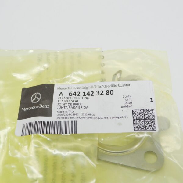 A6421423280 - NEW MERCEDES-BENZ ML W164 RIGHT SIDE TURBOCHARGER GASKET A6421423280 ORIGINAL