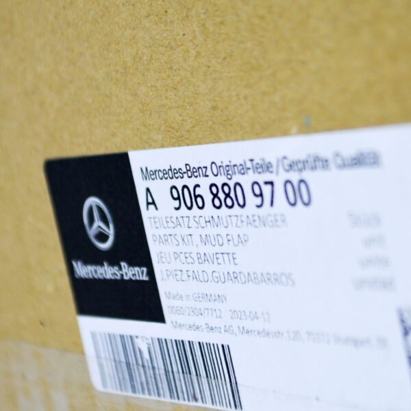 A9068809700 - NEW MERCEDES-BENZ SPRINTER 906 REAR MUDGUARD FLAP SET A9068809700 ORIGINAL