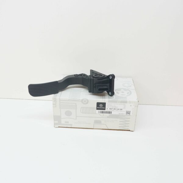A9073010200 - NEW MERCEDES-BENZ VITO W447 THROTTLE GAS PEDAL A9073010200 ORIGINAL