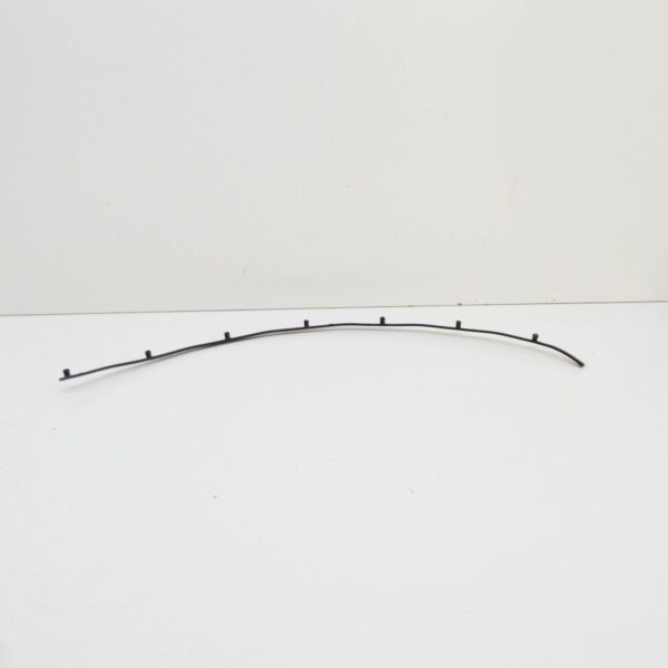 LR031395 - LR RANGE ROVER III L322 Rear RH Door Weatherstrip Retainer LR031395 ORIGINAL