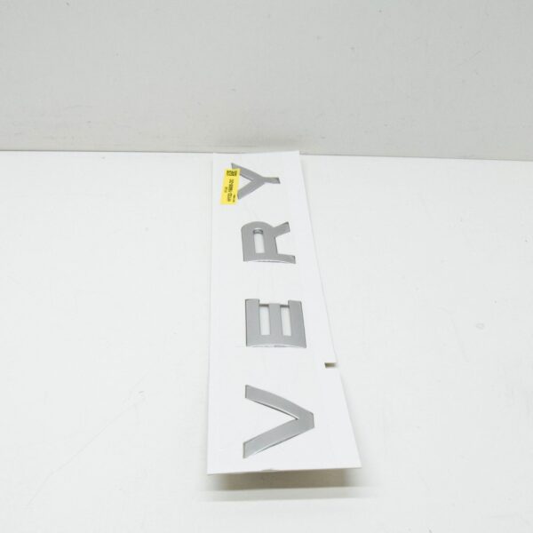 LR083097 - LAND ROVER DISCOVERY V L462 Front Emblem Name Plate Badge LR083097 ORIGINAL