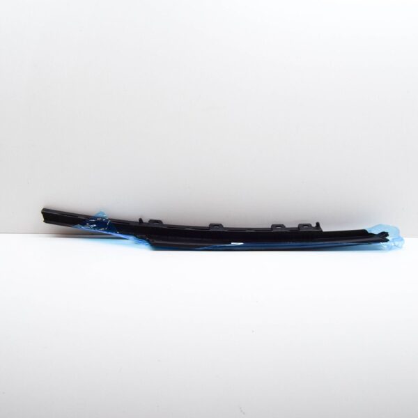 LR148859 - LAND ROVER DISCOVERY V L462 Front Right Door Finisher LR148859 ORIGINAL