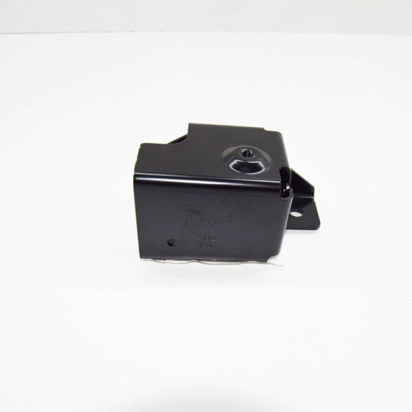 8R0863254H - PORSCHE MACAN 95B Front Right Trunk Trim Panel Bracket 8R0863254H NEW GENUINE