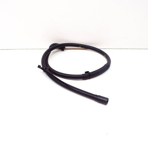 95B941560C - Porsche Macan 95B Headlight Breather Pipe Front Right 95B941560C GENUINE