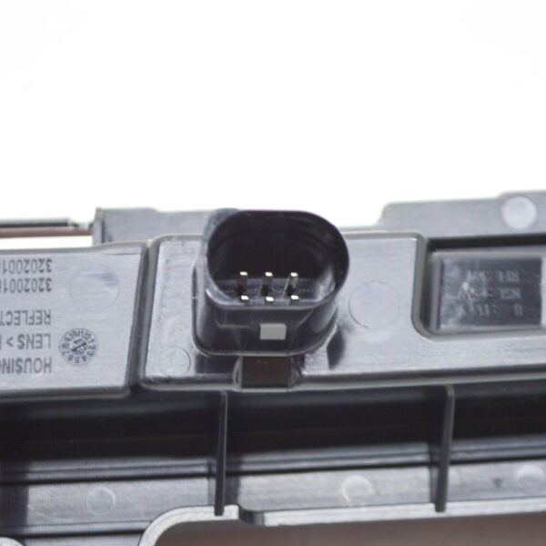 95B945702D - Porsche Macan 95b.2 reversing lights rear right reflector 95B945702D NEW