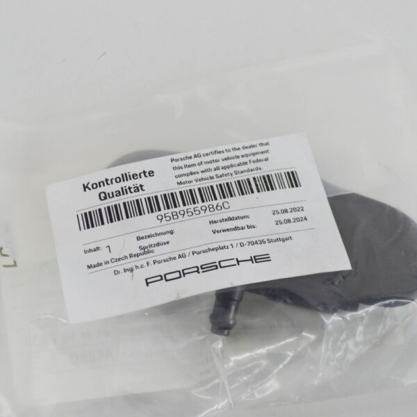95B955986C - PORSCHE MACAN MK2 FRONT RIGHT WINDSCREEN NOZZLE JET 95B955986C GENUINE