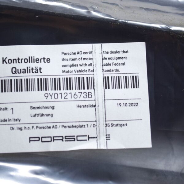 9Y0121673B - Porsche Cayenne 9y0 Top Center Rear Air Route 9Y0121673B NEW ORIGINAL