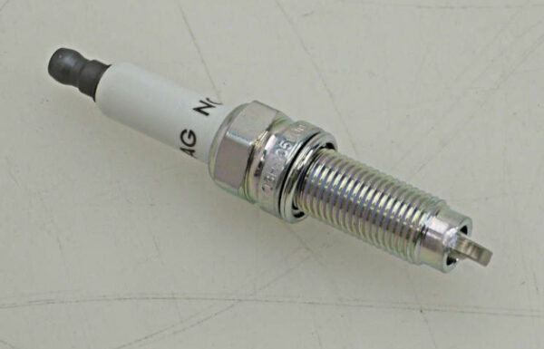 03H905600A - NEW VOLKSWAGEN ATLAS CA1 CROSS SPORT ENGINE SPARK PLUG 03H905600A