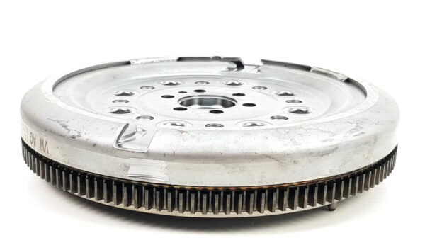 03L105266BT - NEW VOLKSWAGEN BEETLE A5 SWINGWHEEL 03L105266BT ORIGINAL
