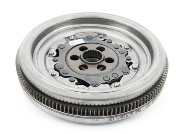 03L105266EF - NEW VOLKSWAGEN CADDY 2K MK3 DUAL MASS FLYWHEEL 03L1052666EF ORIGINAL
