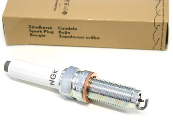 05E905602 - Volkswagen ARTEON spark plug 'Longlife' 05E905602 NEW REAL