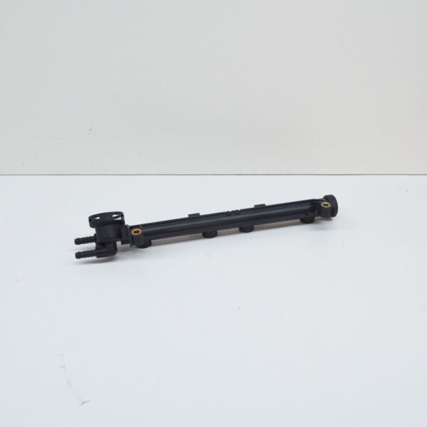 06A133317R - NEW VOLKSWAGEN BEETLE 9C FUEL RAIL 06A133317R