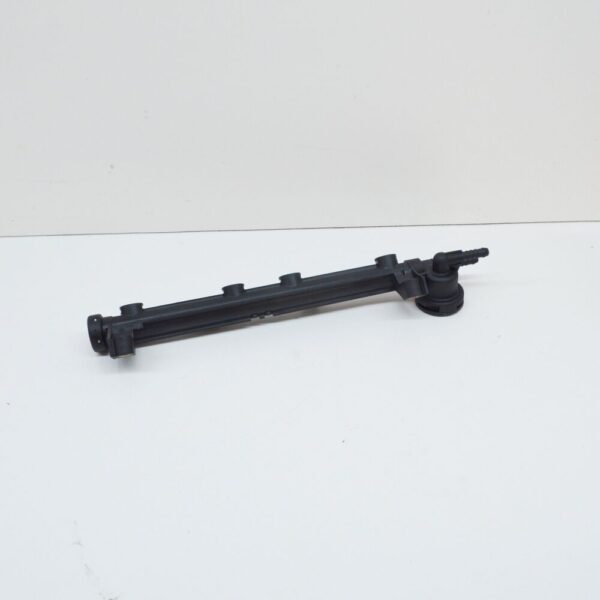 06A133317R - NEW VOLKSWAGEN BEETLE 9C FUEL RAIL 06A133317R