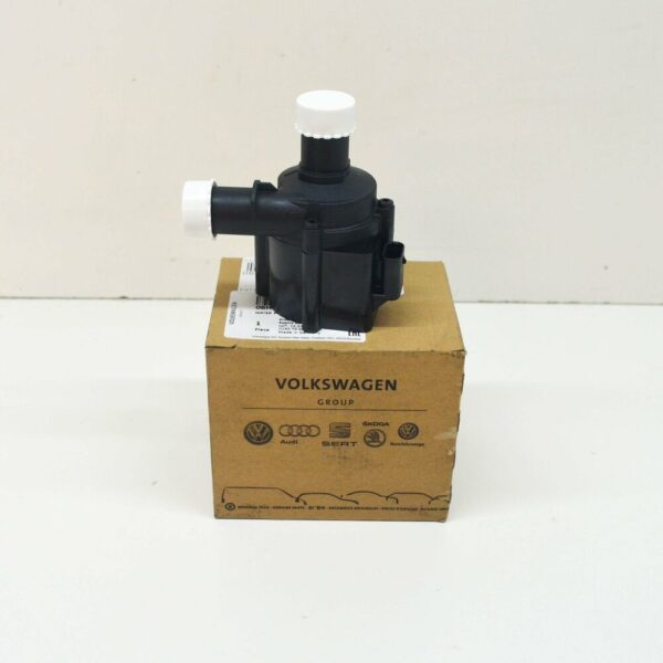 06H121601M - NEW VW BUG A5 COOLANT PUMP 06H121601M ORIGINAL