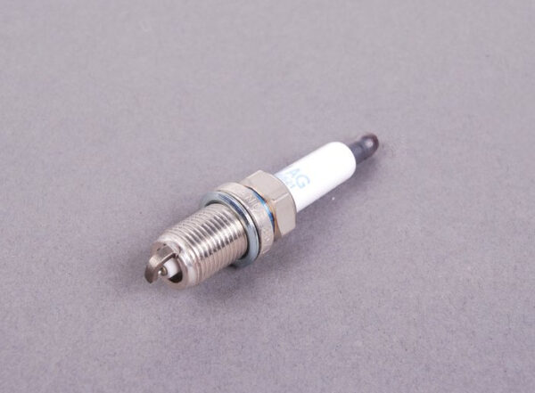 06H905621A - Volkswagen EOS Spark Plug 'Longlife' 06H905621E NEW REAL