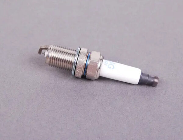06H905621A - Volkswagen EOS Spark Plug 'Longlife' 06H905621E NEW REAL