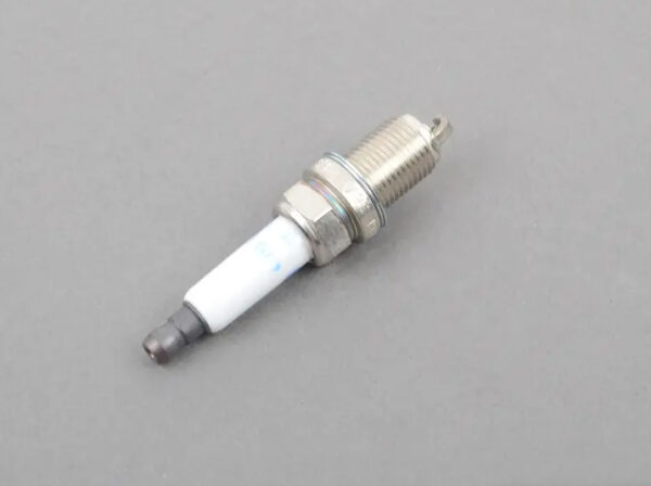 06H905621A - Volkswagen EOS Spark Plug 'Longlife' 06H905621E NEW REAL