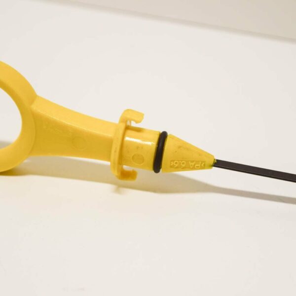 06J115611L - NEW VOLKSWAGEN SCIROCCO MK3 OIL DIP STICK 06J115611L 2.0 PETROL