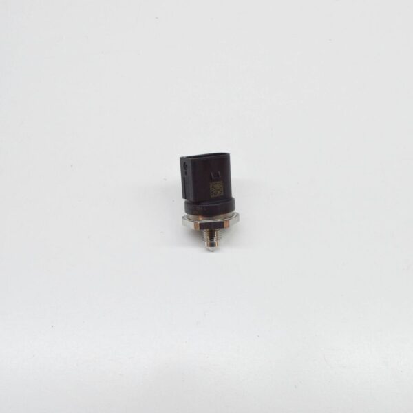 06J906051C - New Volkswagen EOS High Pressure Sensor Fuel Rail 06J906051C Genuine
