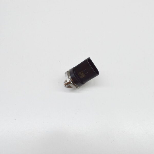 06J906051C - New Volkswagen EOS High Pressure Sensor Fuel Rail 06J906051C Genuine