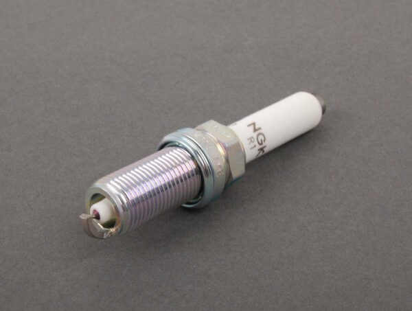 06K905601D - New Genuine VOLKSWAGEN BEETLE GOLF JETTA PASSAT OEM Spark Plug 06K905601D
