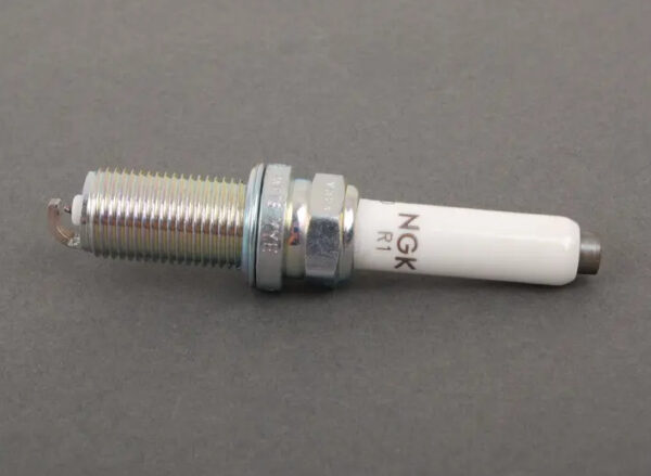 06K905601D - New Genuine VOLKSWAGEN BEETLE GOLF JETTA PASSAT OEM Spark Plug 06K905601D