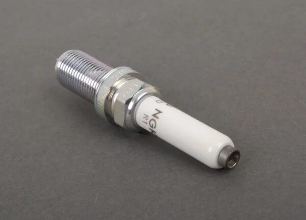 06K905601D - New Genuine VOLKSWAGEN BEETLE GOLF JETTA PASSAT OEM Spark Plug 06K905601D