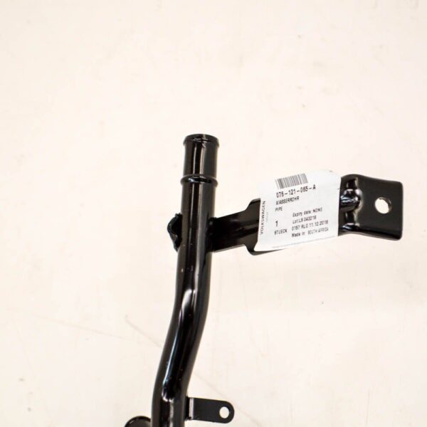 076121065A - Volkswagen CRAFTER 2E coolant pipe hose 2.5 diesel 076121065A new ES