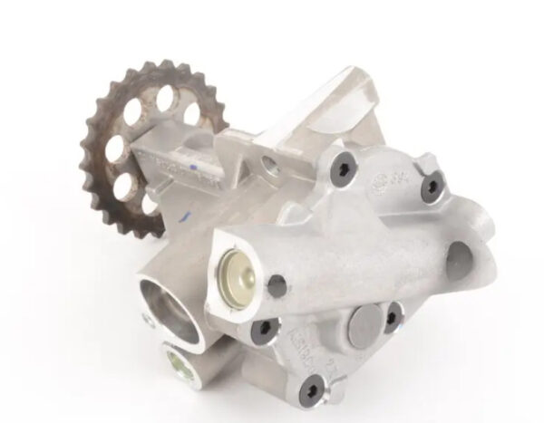 07K115105Q - NEW VOLKSWAGEN BEETLE 9C OIL PUMP 07K115105Q ORIGINAL