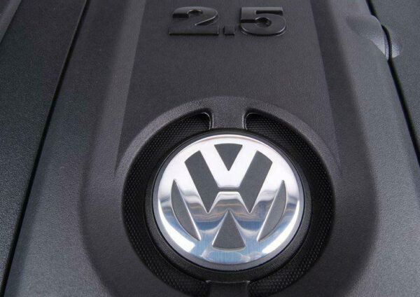07K129607J - NEW VOLKSWAGEN BEETLE A5 AIR FILTER AND HOUSING ASSEMBLY 07K129607J ORIGINAL
