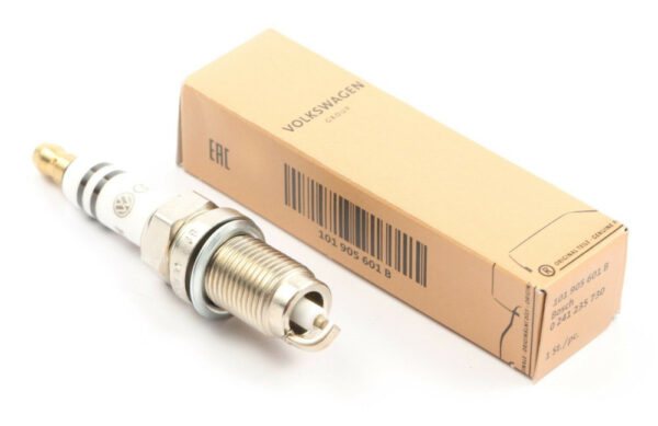 101905601B - NEW VOLKSWAGEN BEETLE 9C SPARK PLUG 'LONG LIFE' 101905601B ORIGINAL