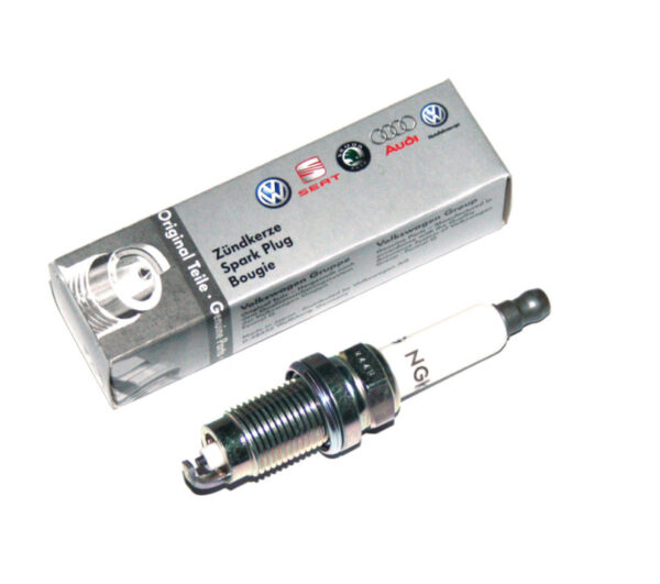 101905617C - NEW VOLKSWAGEN CADDY 2K SPARK PLUG 'LONGLIFE' 101905617C ORIGINAL