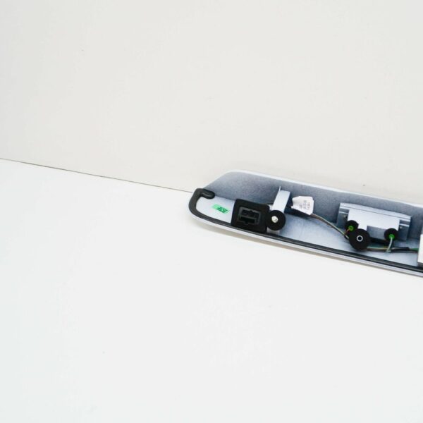 7E0827329GGRU - NEW VOLKSWAGEN TRANSPORTER T5 REAR LIGHT FIBRE 7E0827329GGRU
