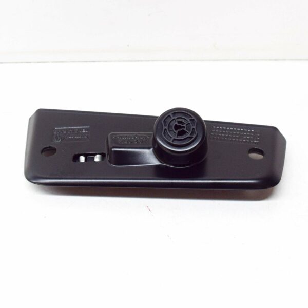 7E0843639B - NEW VW TRANSPORTER T6 LEFT SLIDING DOOR LOWER CATCH PLATE 7E0843639B