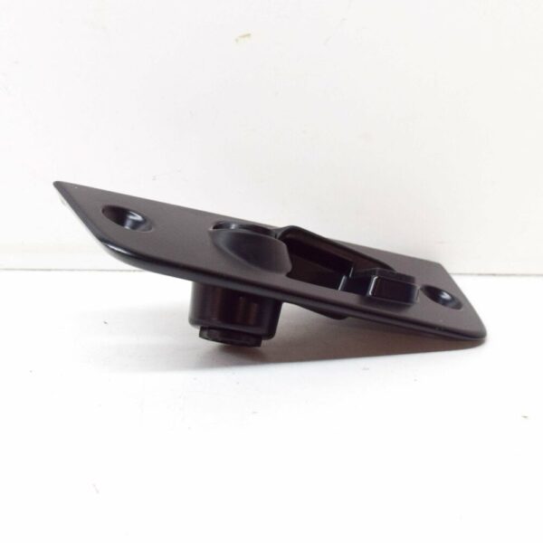 7E0843639B - NEW VW TRANSPORTER T6 LEFT SLIDING DOOR LOWER CATCH PLATE 7E0843639B