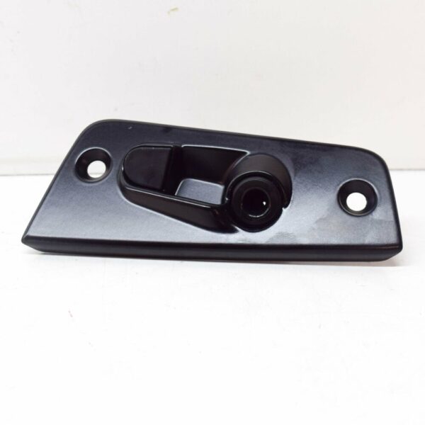 7E0843639B - NEW VW TRANSPORTER T6 LEFT SLIDING DOOR LOWER CATCH PLATE 7E0843639B