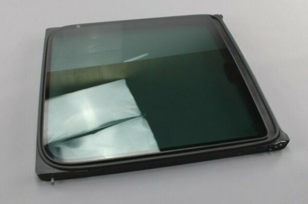 7E0847795E - NEW VW TRANSPORTER T6 LEFT SLIDING DOOR GLASS PANEL MOVABLE 7E0847795E ORIGINAL