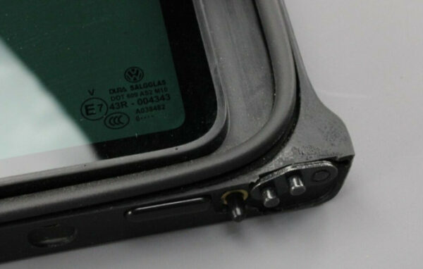 7E0847795E - NEW VW TRANSPORTER T6 LEFT SLIDING DOOR GLASS PANEL MOVABLE 7E0847795E ORIGINAL