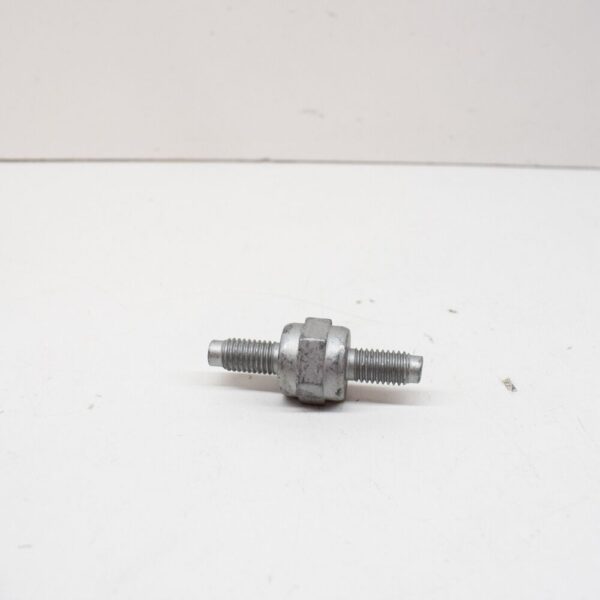 7E0881700 - VOLSKWAGEN TRANSPORTER T6 SEAT BASE FIXINGS STUD SCREWS 7E0881700 NEW GENUINE