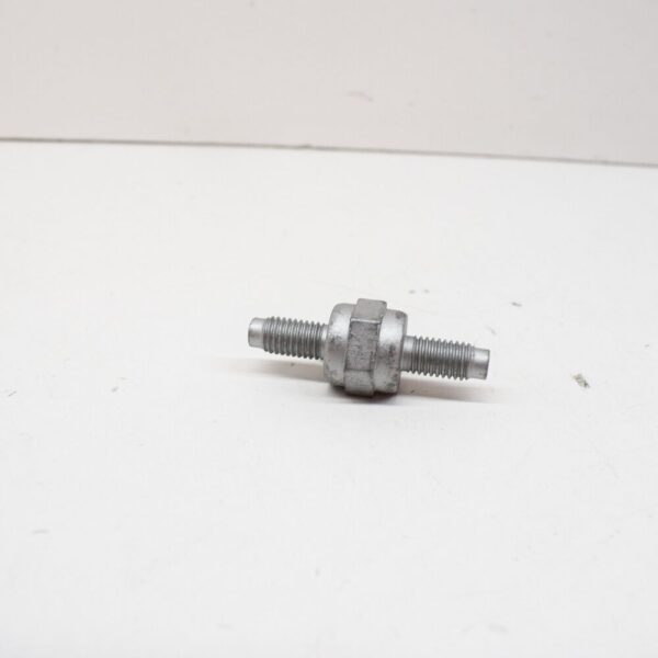 7E0881700 - VOLSKWAGEN TRANSPORTER T6 SEAT BASE FIXINGS STUD SCREWS 7E0881700 NEW GENUINE
