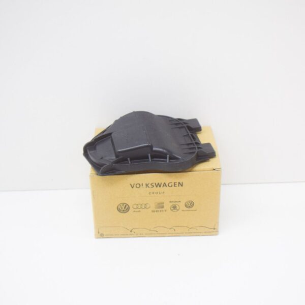 7E0941608A - NEW VW TRANSPORTER T6 FRONT RIGHT DIPPED BEAM COVER CAP 7E0941608A ORIGINAL
