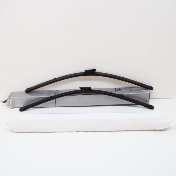 7E1998002 - VW TRANSPORTER T5 Front Wiper Blades 7E1998002 New Genuine