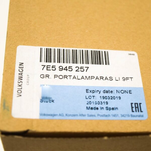 7E5945257 - NEW VOLKSWAGEN TRANSPORTER T5 REAR LEFT TAILLIGHT BULB HOLDER 7E5945257