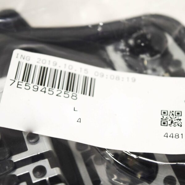 7E5945258 - NEW VOLKSWAGEN TRANSPORTER T5 REAR RIGHT TAILLIGHT BULB HOLDER 7E5945258