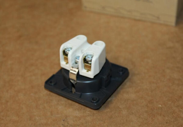 7E7919309 - NEW VW TRANSPORTER VI T6 SOCKET 230V 7E7919309 ORIGINAL