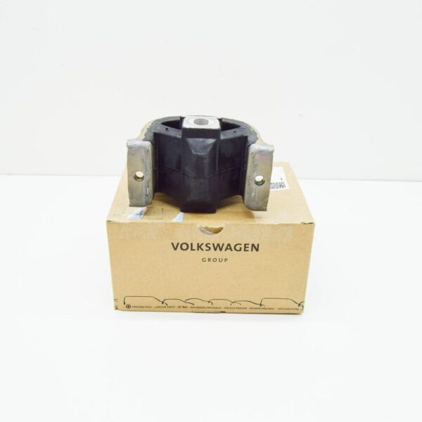 7H0199848D - VW TRANSPORTER VI T6 Front Engine Mounting 7H0199848D NEW GENUINE