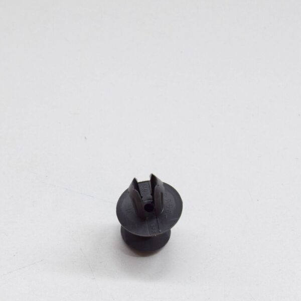 7H0867299 - VOLKSWAGEN CADDY 2K Rear Panel Trim Clip X18 7H08672993U6 NEW GENUINE