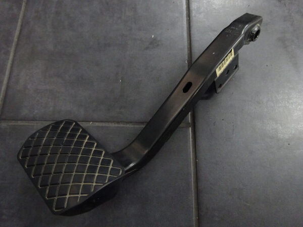 7H1723143 - NEW VW TRANSPORTER T5 LHD BRAKE PEDAL AUTOMATIC TRANSMISSION 7H1723143 ORIGINAL